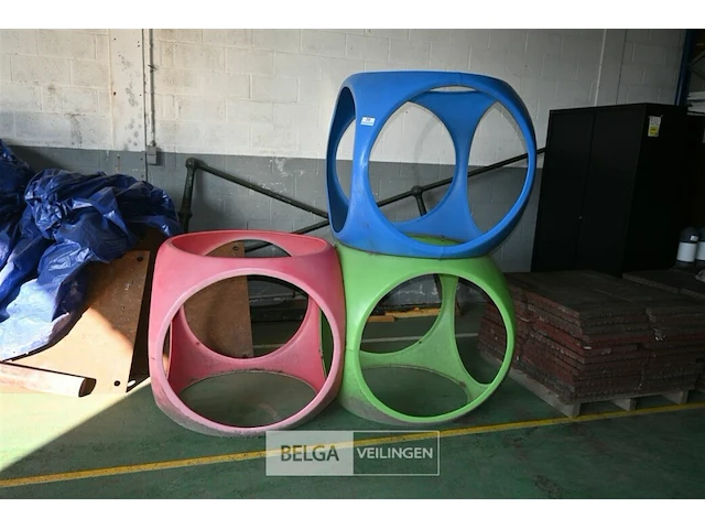 3 x kunststof kubus met gaten - afbeelding 1 van  5