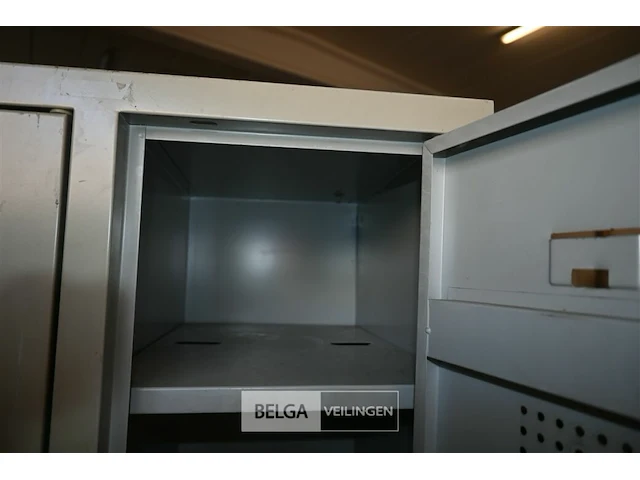 3 x metalen lockerkast voor 2 personen - afbeelding 4 van  5