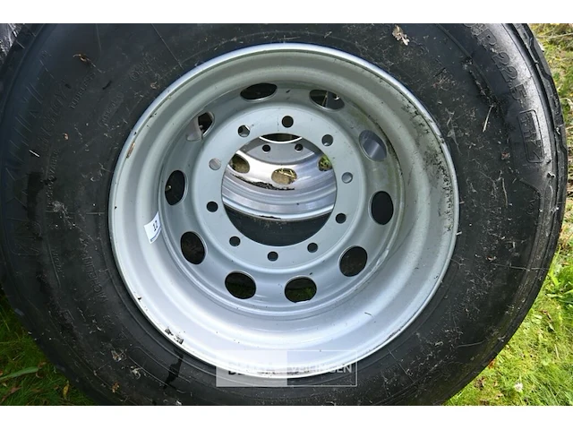 3 x michelin vrachtwagenband + velg - afbeelding 3 van  6