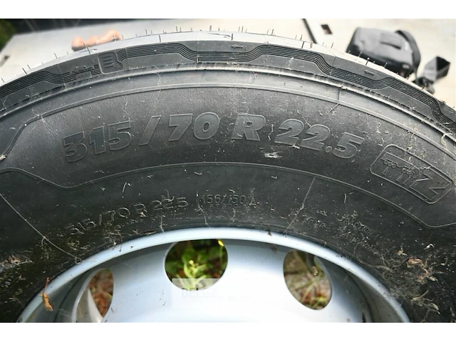 3 x michelin vrachtwagenband + velg - afbeelding 5 van  6