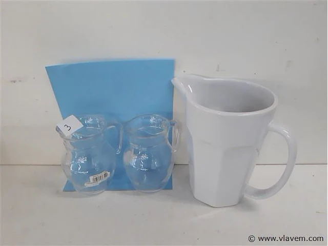 3 x schenkkan 2 x glas 1 x porselein - afbeelding 1 van  2