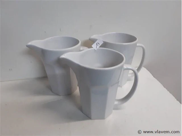 3 x schenkkan h 20 cm dia 13 cm hotel porselein - afbeelding 1 van  2