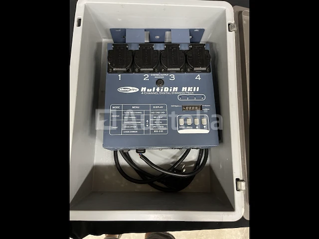 3 x showtec multidim mk ii 4-kanaals dimmers - afbeelding 2 van  2