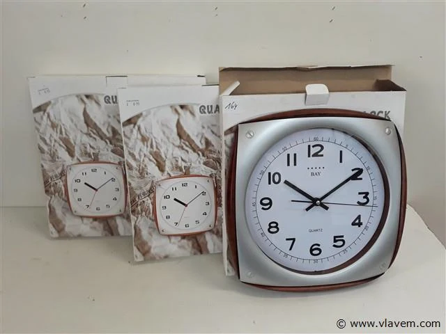 3 x wandklok 33x33 cm - afbeelding 1 van  2