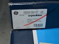 3 zaklampen, drukspuit geizhals 12l , schoorsteenkap, ca. 70 opbouwkastjes tv/fm, ca. 200 stekkers jack 6/4, ca. 9 amp certi-seal coaxial coupling closure, ca. 60 aansluitdoosjes - afbeelding 5 van  11