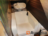 3 zetels met geïntegreerde wastafel voor het wassen van het haar