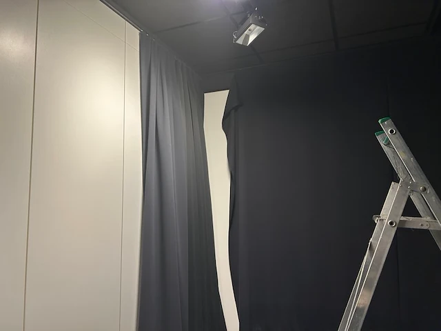3 zwarte gordijnen - afbeelding 1 van  3