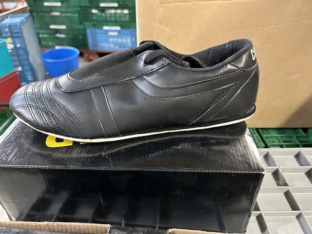 30 - indoor schoenen / taekwondo zwart wit/zwart (11st) - afbeelding 1 van  2