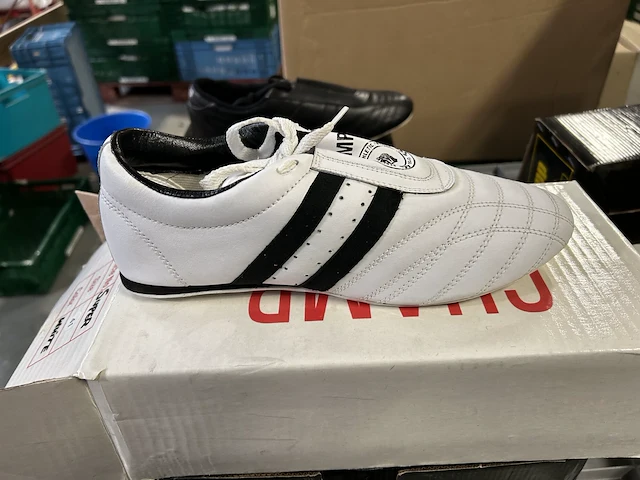 30 - indoor schoenen / taekwondo zwart wit/zwart (11st) - afbeelding 2 van  2