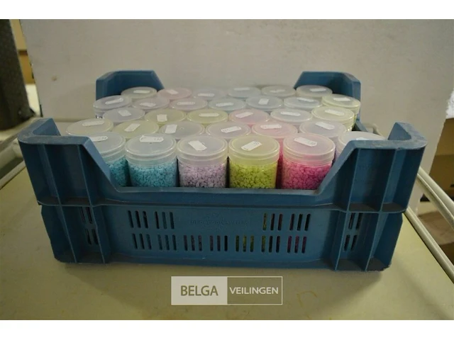 ±30 decoratiesteentjes div kleuren - afbeelding 1 van  3