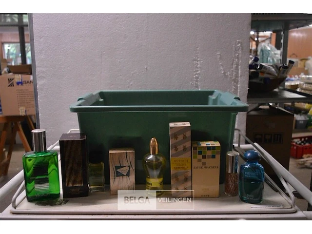 ±30 div soorten klassieke parfums - afbeelding 1 van  8
