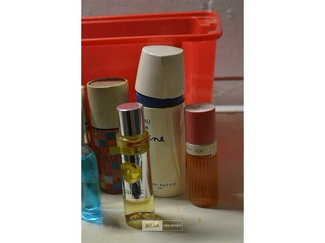 ±30 div soorten klassieke parfums - afbeelding 4 van  4