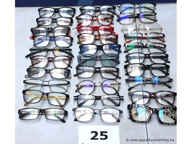 30 diverse leesbrillen - afbeelding 1 van  4