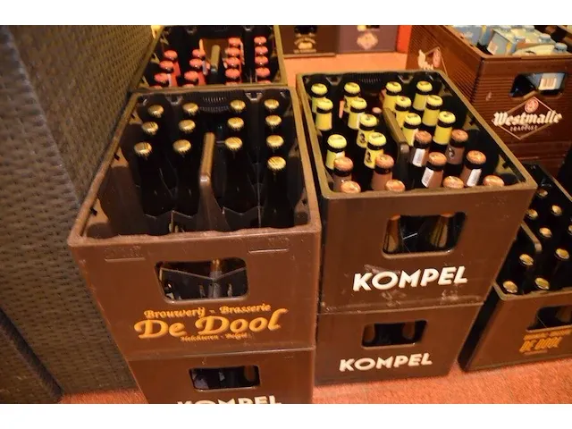 30 fl. wilderen cuve clarisse 33cl, 44 fl. wilderen 33cl, 21 fl. la trappe dubbel 33cl, 20 fl. la trappe blond 33cl, 12 fl. la trappe quadruppel 33cl, 46 fl. la trappe tripel 33cl , 24 fl. bruse zot 33cl - afbeelding 3 van  11