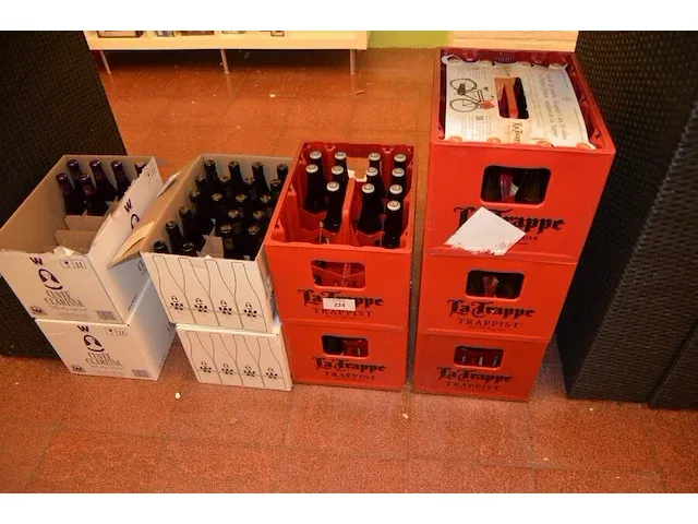 30 fl. wilderen cuve clarisse 33cl, 44 fl. wilderen 33cl, 21 fl. la trappe dubbel 33cl, 20 fl. la trappe blond 33cl, 12 fl. la trappe quadruppel 33cl, 46 fl. la trappe tripel 33cl , 24 fl. bruse zot 33cl - afbeelding 1 van  11