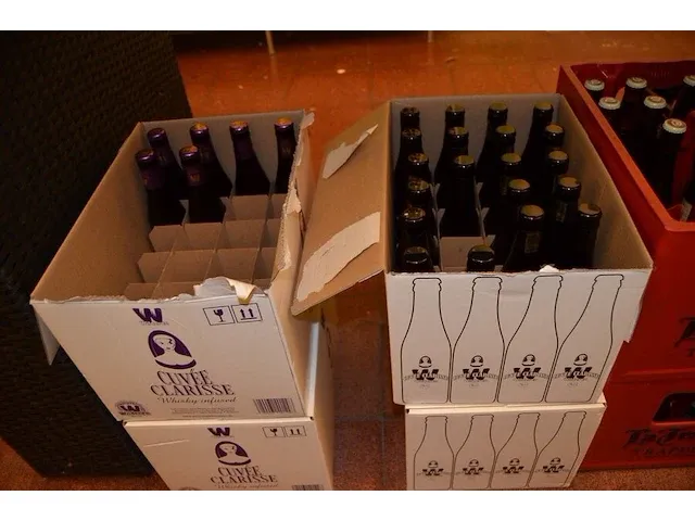 30 fl. wilderen cuve clarisse 33cl, 44 fl. wilderen 33cl, 21 fl. la trappe dubbel 33cl, 20 fl. la trappe blond 33cl, 12 fl. la trappe quadruppel 33cl, 46 fl. la trappe tripel 33cl , 24 fl. bruse zot 33cl - afbeelding 7 van  11