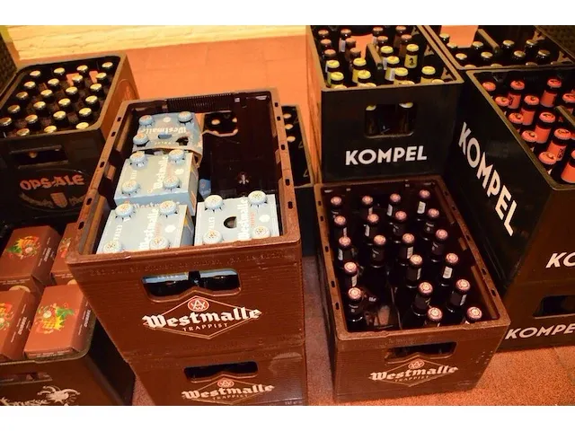 30 fl. wilderen cuve clarisse 33cl, 44 fl. wilderen 33cl, 21 fl. la trappe dubbel 33cl, 20 fl. la trappe blond 33cl, 12 fl. la trappe quadruppel 33cl, 46 fl. la trappe tripel 33cl , 24 fl. bruse zot 33cl - afbeelding 11 van  11