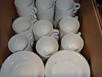 30 kofietassen met ondertas hotel porselein - afbeelding 1 van  4