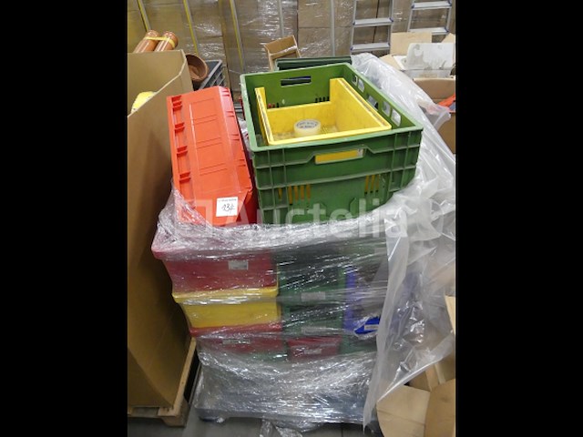 30 kunststof opbergbakken en lockers - afbeelding 1 van  4