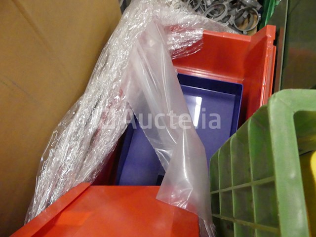 30 kunststof opbergbakken en lockers - afbeelding 3 van  4