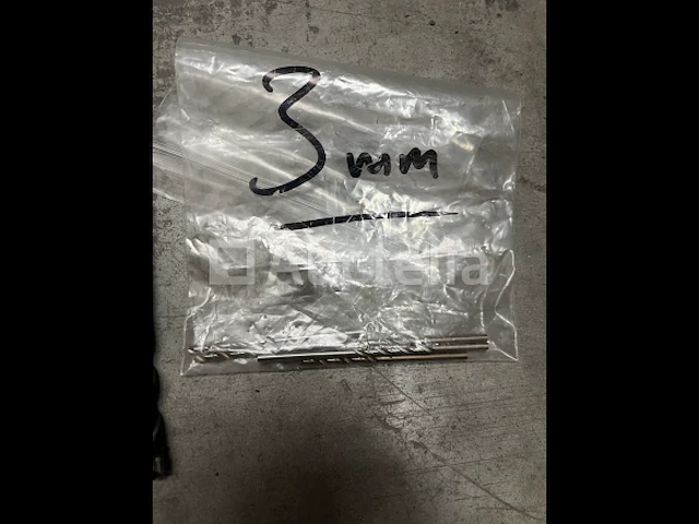 30 metaalboren en 1 sds boor - afbeelding 1 van  6