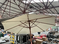 30 parasols