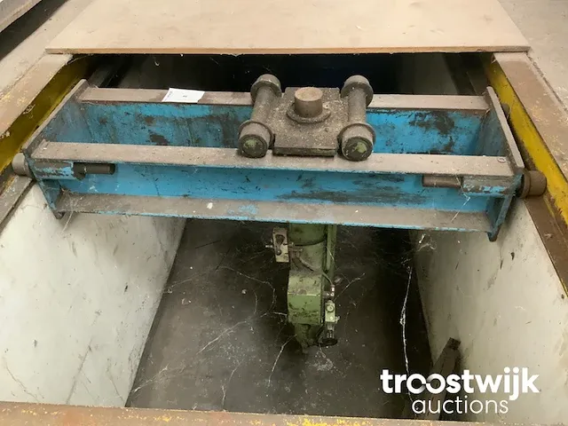 30 ton garage krik - afbeelding 1 van  2