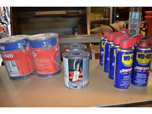 30 verf producten, 2 metalen rekken, kuisdoeken, doos vet, 5 jerrycans (9,10,12,14,15) - afbeelding 6 van  15