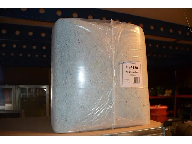 30 verf producten, 2 metalen rekken, kuisdoeken, doos vet, 5 jerrycans (9,10,12,14,15) - afbeelding 12 van  15