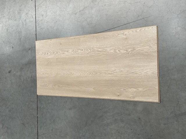 30,51 m² laminaatvloer 8mm - afbeelding 1 van  3