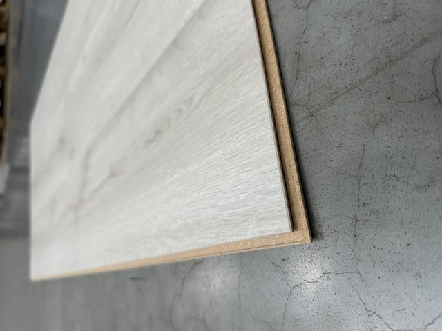 30,51 m² laminaatvloer 8mm - afbeelding 2 van  3