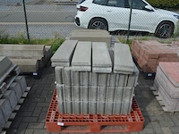 31 borduren 1 m, 11 halfronde borduren (zonder pvc paletten) - afbeelding 1 van  7