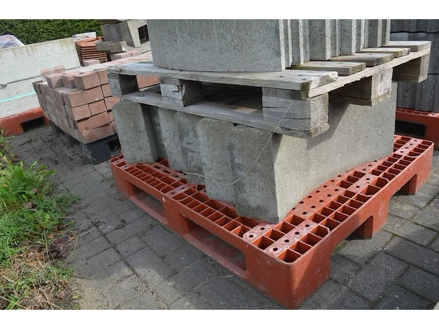 31 borduren 1 m, 11 halfronde borduren (zonder pvc paletten) - afbeelding 6 van  7