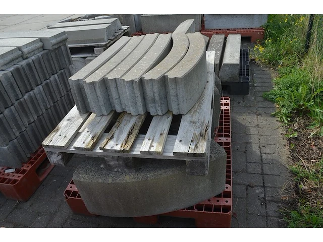 31 borduren 1 m, 11 halfronde borduren (zonder pvc paletten) - afbeelding 7 van  7