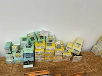 31 dozen hollewandpluggen; cellenbetonnagel; universele schroeven; pluggen - afbeelding 1 van  11