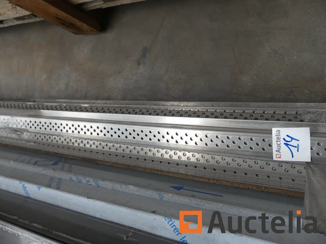 31 geperforeerde startprofielen voor composiet bekleding - afbeelding 3 van  3
