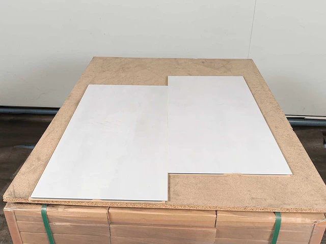 31 m2 laminaat tegel - 810 x 400 x 8 mm - afbeelding 3 van  4