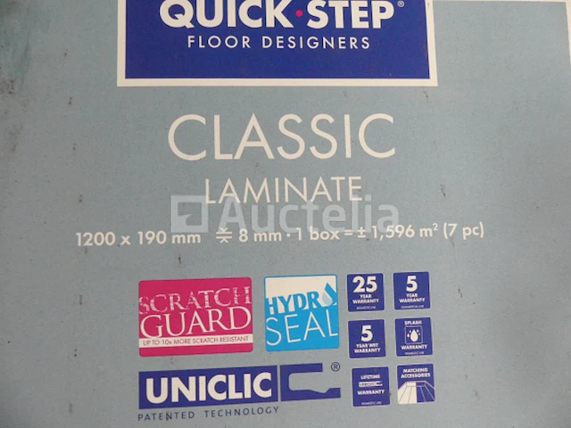 31,92 m² quick step laminaatvloer - afbeelding 1 van  6
