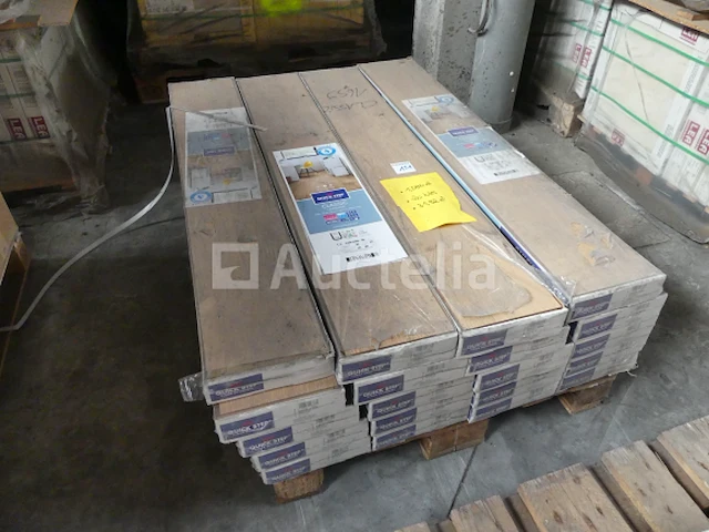 31,92 m² quick step laminaatvloer - afbeelding 2 van  6