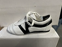 32 - indoor schoenen / taekwondo zwart/wit wit/zwart (14st) - afbeelding 2 van  2