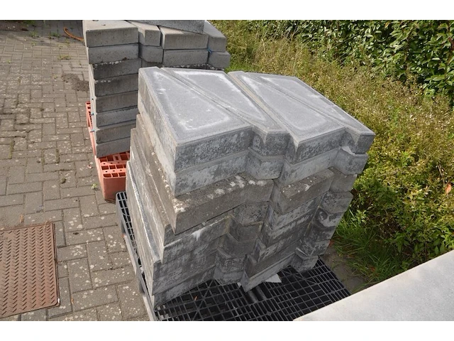 32 betonnen hoek borduren (zonder pvc pallet) - afbeelding 2 van  4