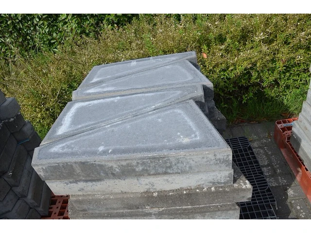 32 betonnen hoek borduren (zonder pvc pallet) - afbeelding 3 van  4