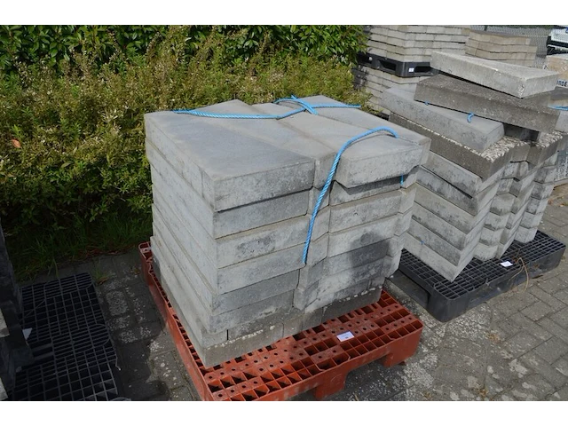 32 betonnen hoek borduren (zonder pvc pallet) - afbeelding 2 van  4