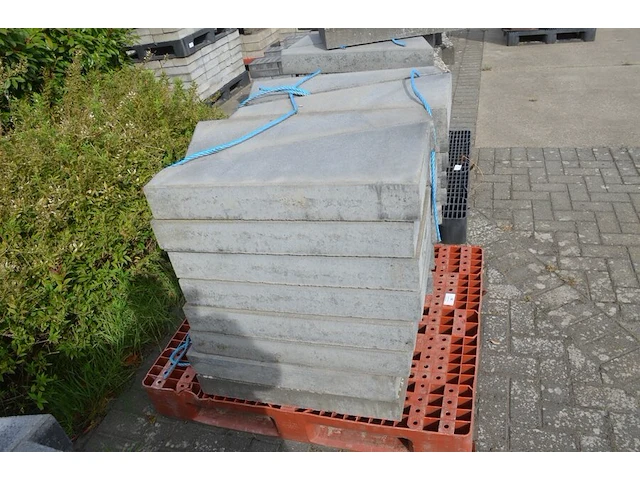 32 betonnen hoek borduren (zonder pvc pallet) - afbeelding 3 van  4