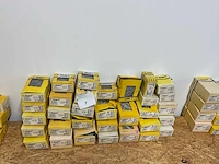 32 dozen pluggen - afbeelding 1 van  8