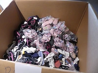 327 zomerschoenen, diverse kinderstrandjes - afbeelding 1 van  9