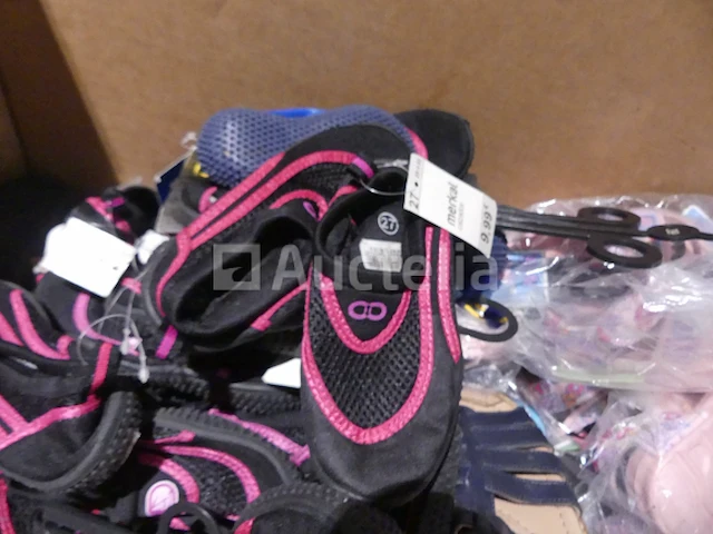 327 zomerschoenen, diverse kinderstrandjes - afbeelding 3 van  9