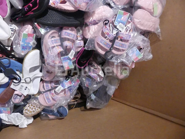327 zomerschoenen, diverse kinderstrandjes - afbeelding 8 van  9