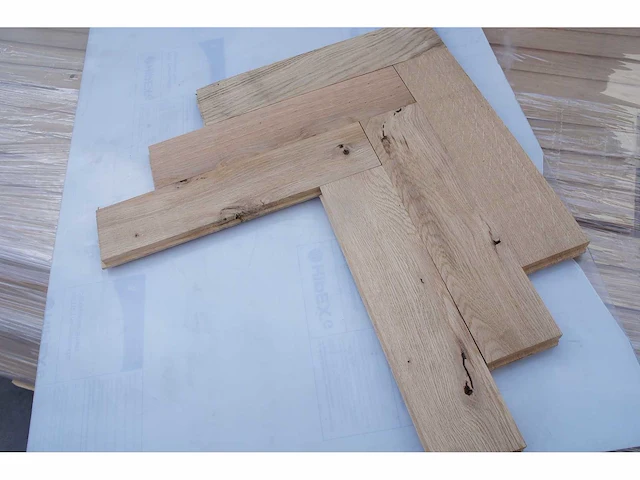32.76 m² massief eiken visgraatparket 21mm - afbeelding 1 van  7