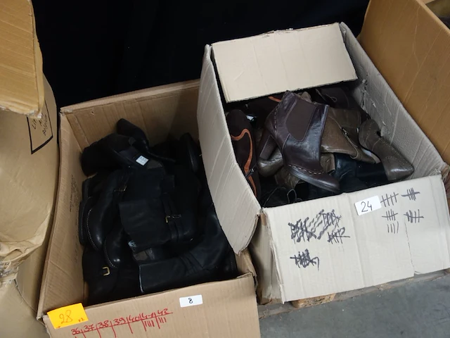 32x diverse schoenen - afbeelding 1 van  4